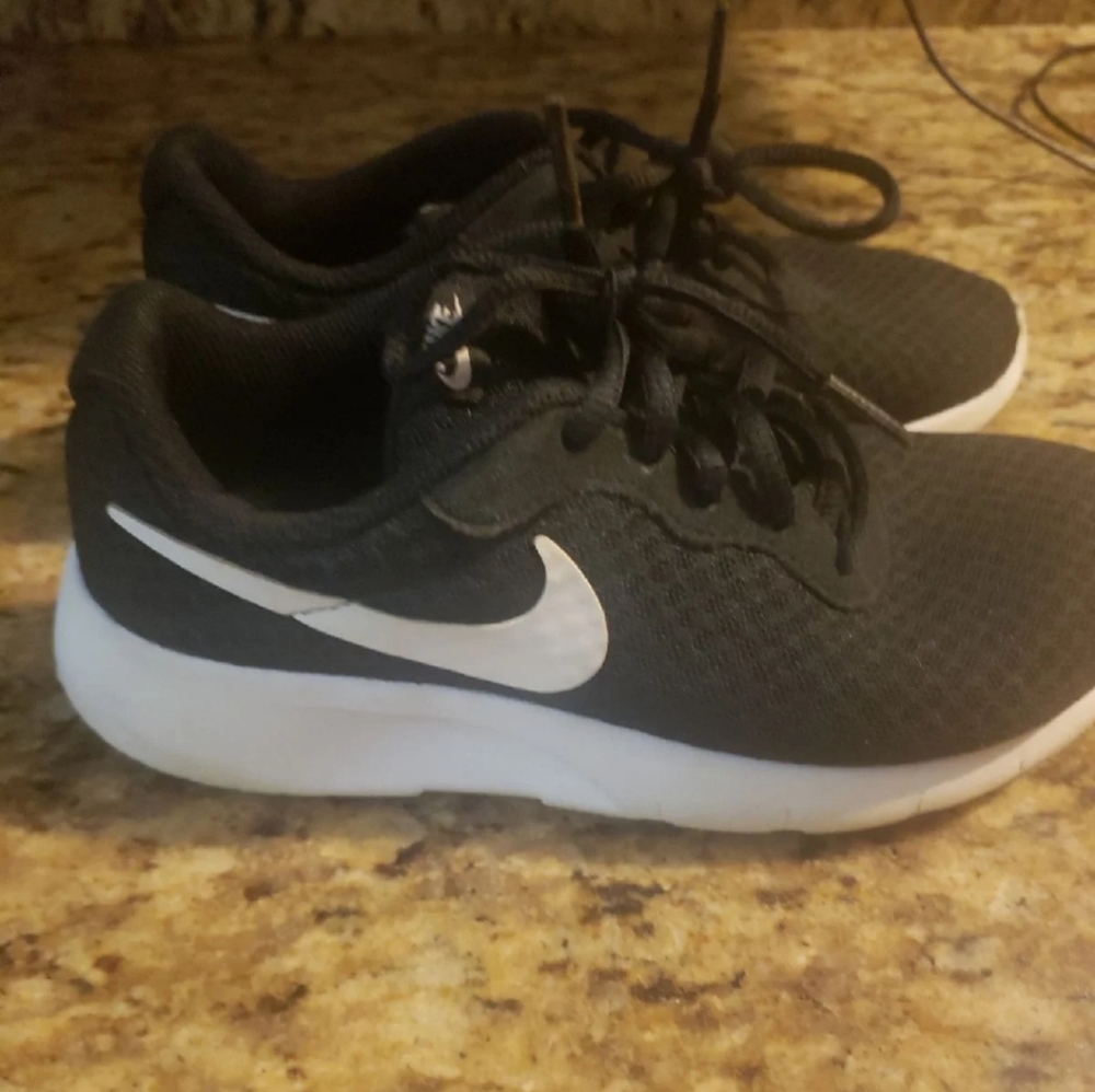 Nike Tanjun